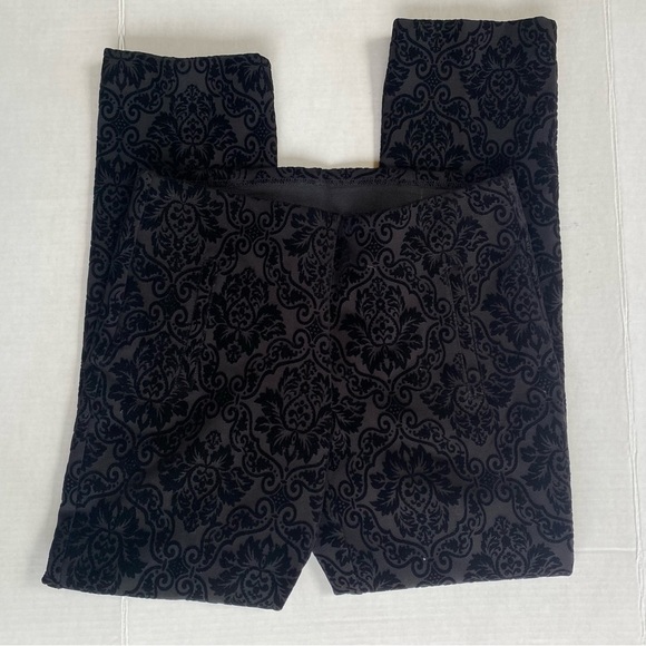 Chicos Slim‎ Ankle Floral Black Pant Size 0-R/Small - Picture 4 of 7